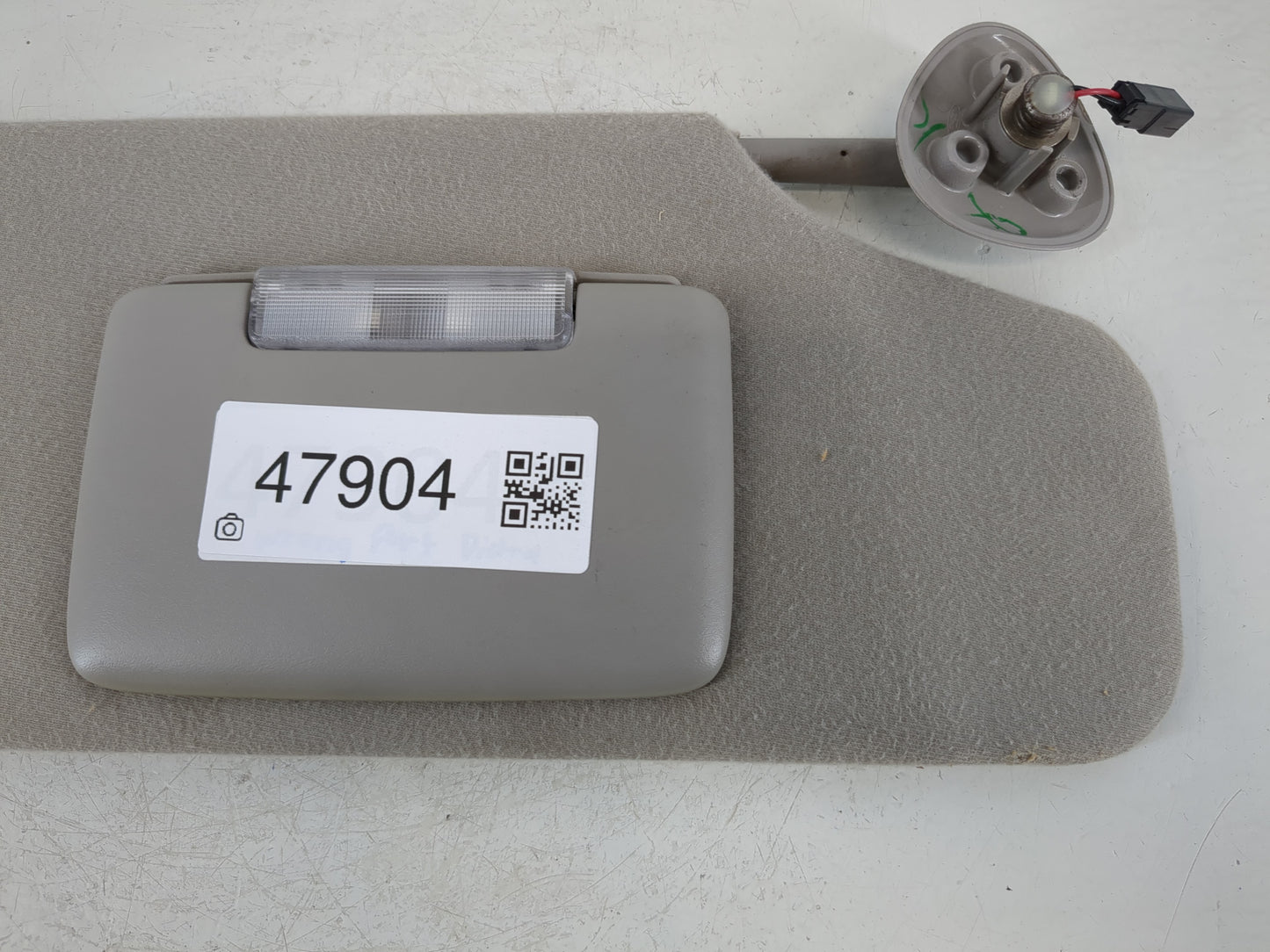 2000 Ford Taurus Sun Visor Shade Replacement Passenger Right Mirror Fits OEM Used Auto Parts - Oemusedautoparts1.com
