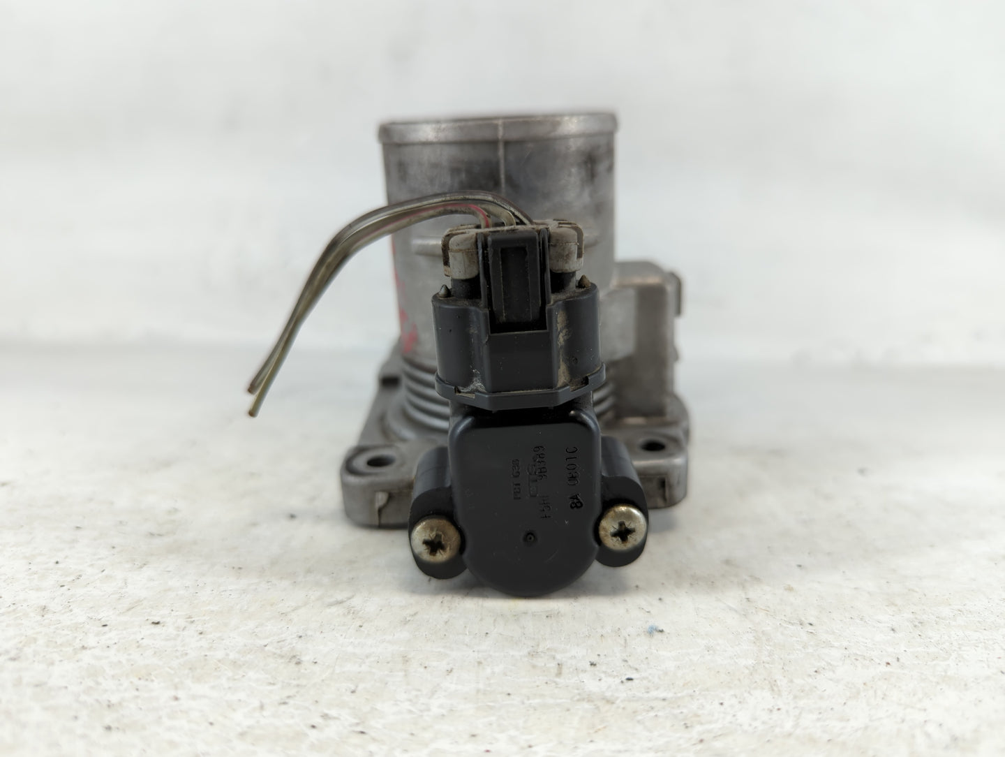 2000-2003 Ford Taurus Throttle Body P/N:YF-1U-DE Fits Fits 2000 2001 2002 2003 OEM Used Auto Parts - Oemusedautoparts1.com