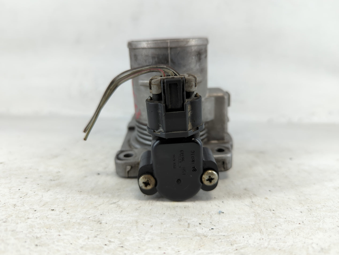 2000-2003 Ford Taurus Throttle Body P/N:YF-1U-DE Fits Fits 2000 2001 2002 2003 OEM Used Auto Parts - Oemusedautoparts1.com