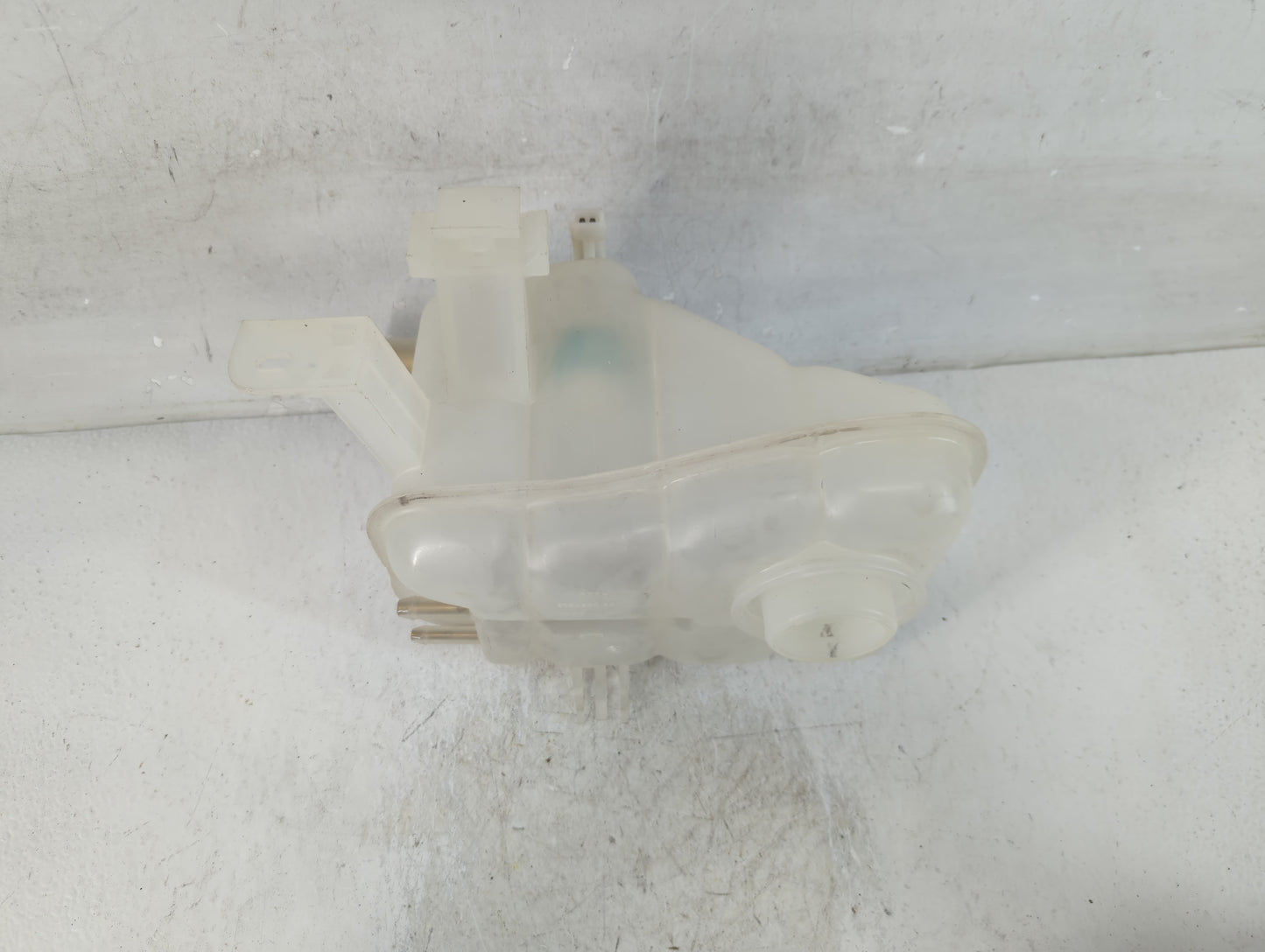 2000-2007 Ford Taurus Radiator Coolant Overflow Expansion Tank Bottle - Oemusedautoparts1.com