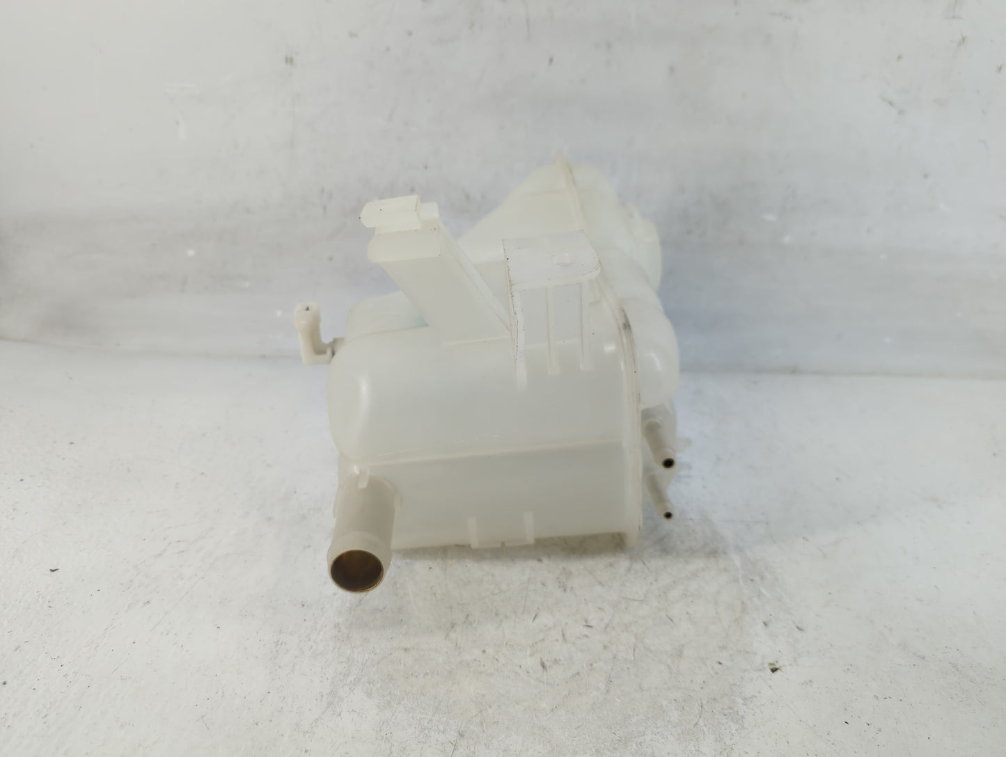 2000-2007 Ford Taurus Radiator Coolant Overflow Expansion Tank Bottle - Oemusedautoparts1.com