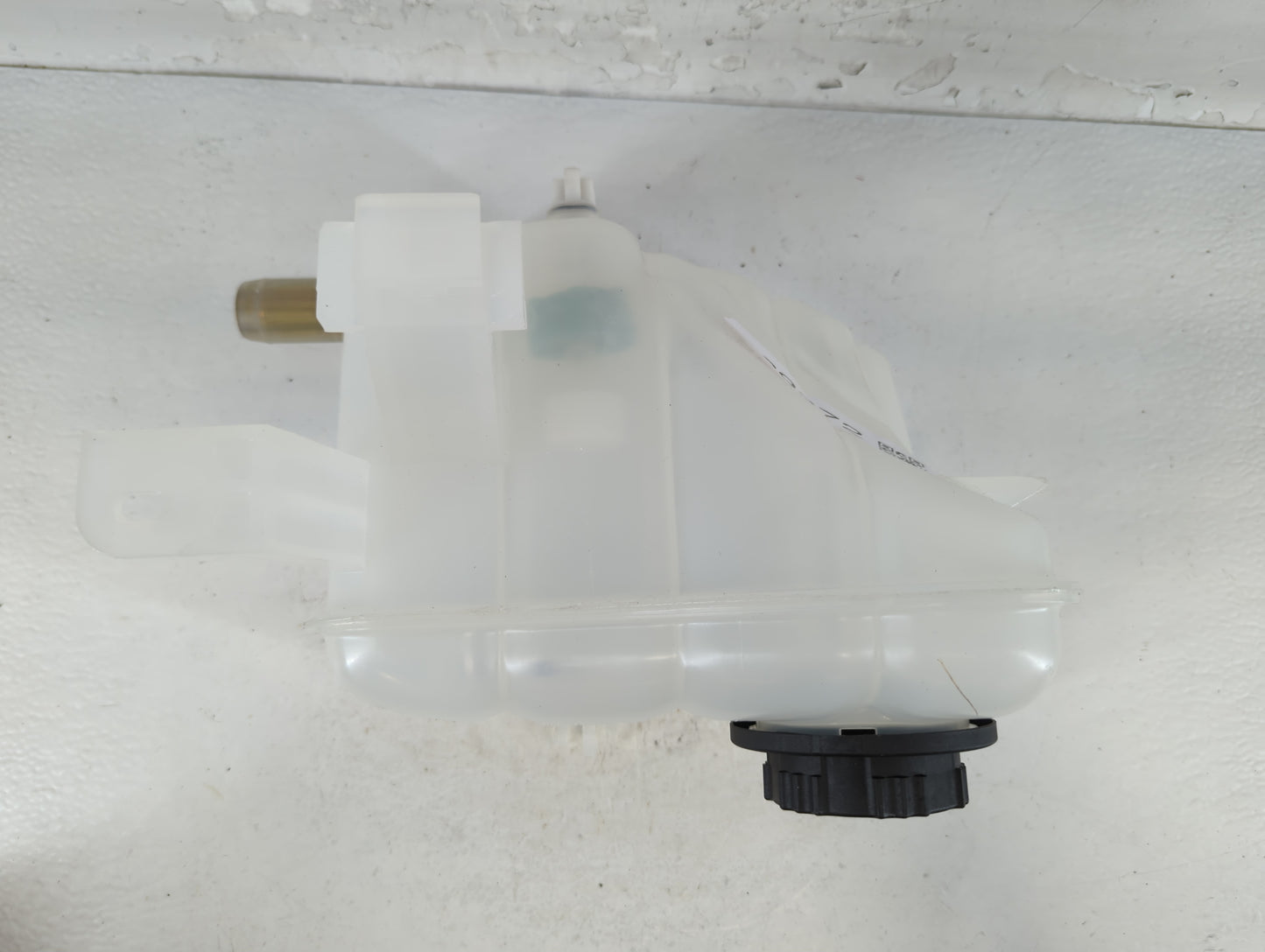 2000-2005 Ford Taurus Radiator Coolant Overflow Expansion Tank Bottle - Oemusedautoparts1.com