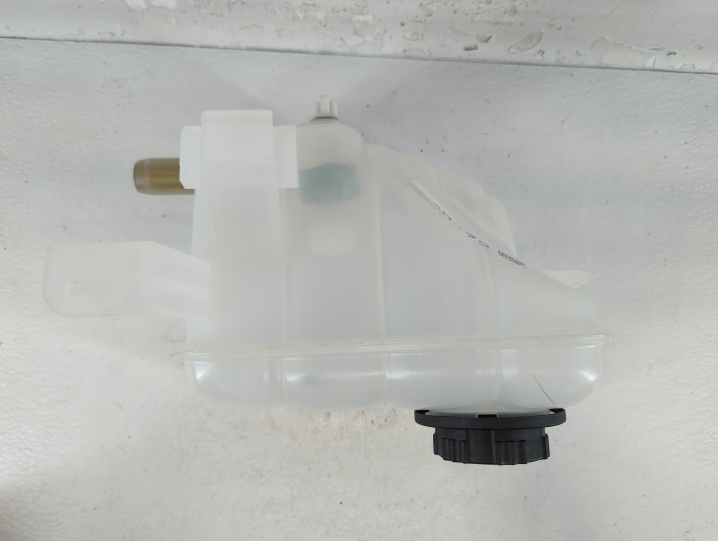 2000-2005 Ford Taurus Radiator Coolant Overflow Expansion Tank Bottle 929372 - Oemusedautoparts1.com