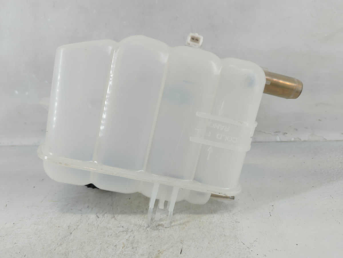 2000-2005 Ford Taurus Radiator Coolant Overflow Expansion Tank Bottle 929372 - Oemusedautoparts1.com