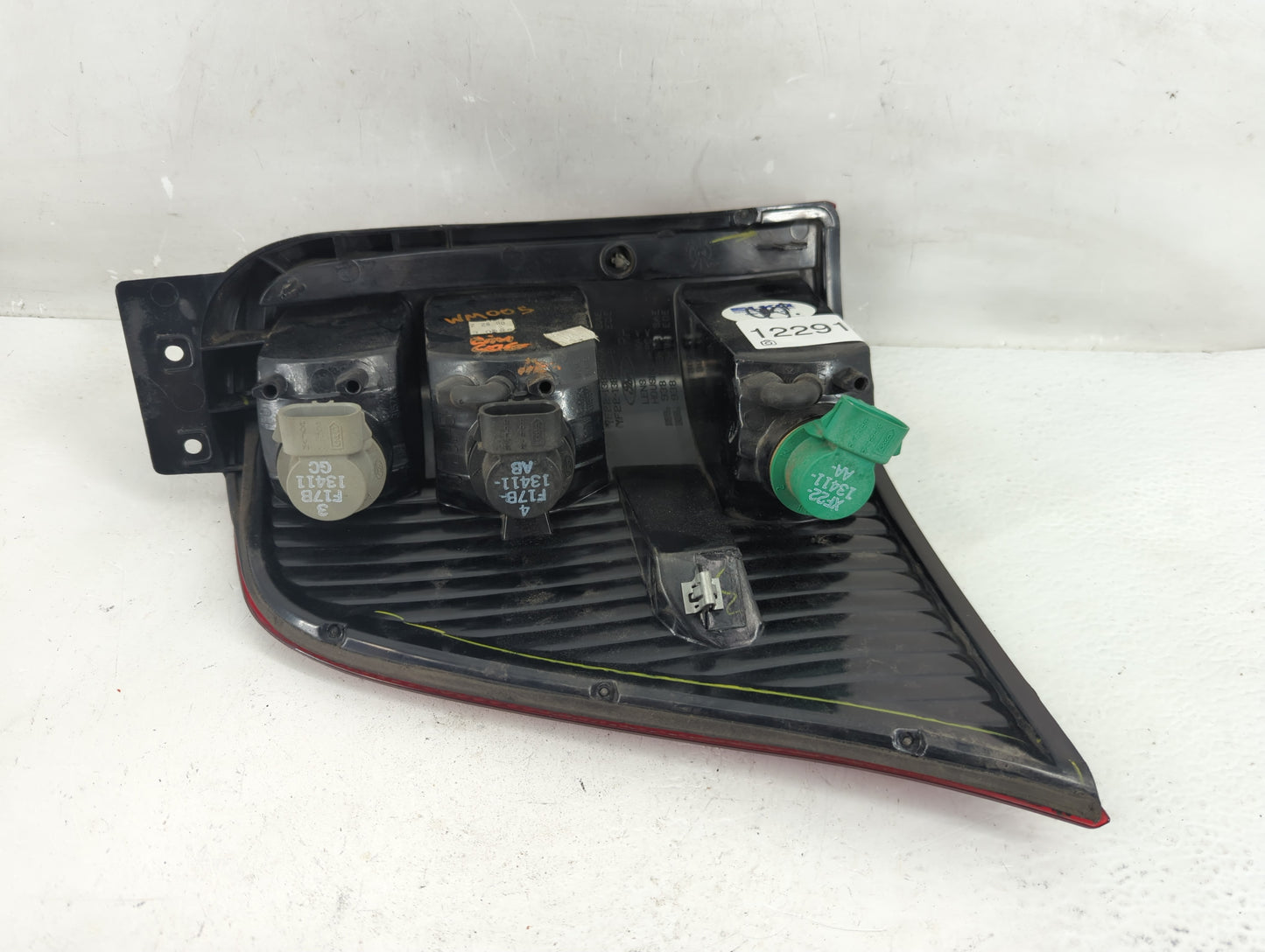 1999-2003 Ford Windstar Tail Light Assembly Passenger Right OEM P/N:938 963 14 8AE Fits Fits 1999 2000 2001 2002 2003 OEM Us