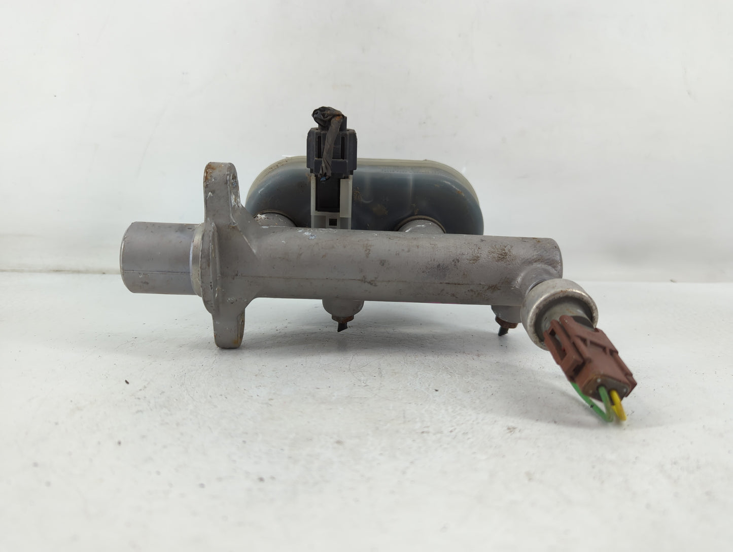 1999-2003 Ford Windstar Brake Master Cylinder 776416 - Oemusedautoparts1.com