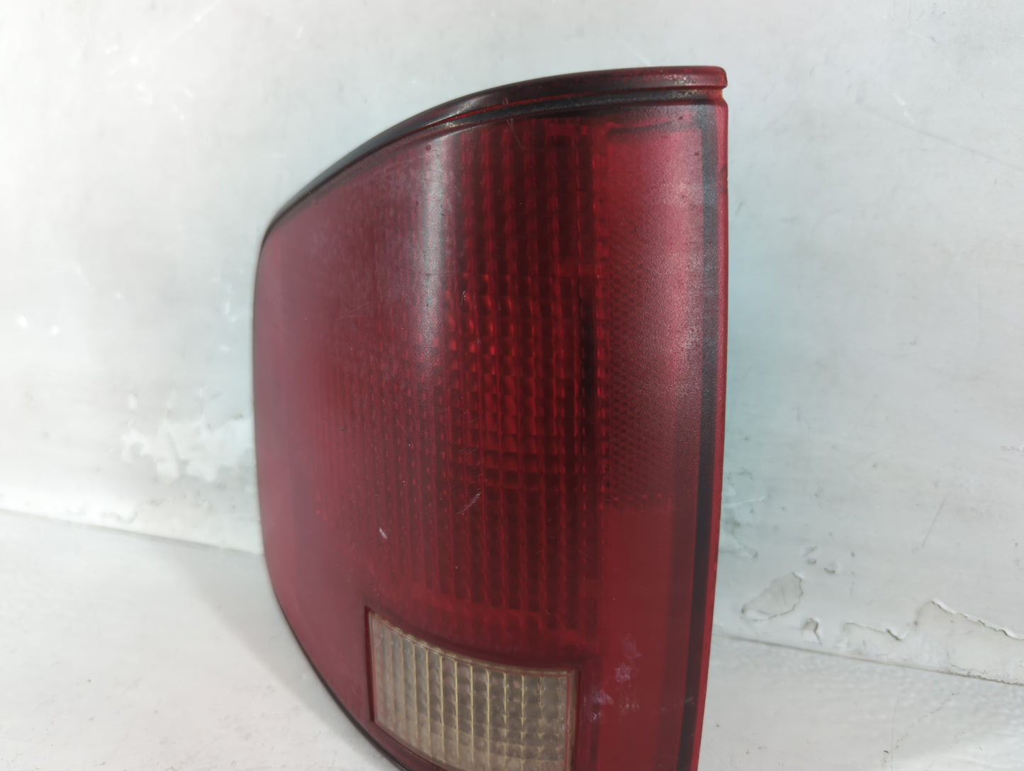 2000 Gmc Chevrolet Tail Light Assembly Driver Left OEM P/N:16516093 Fits Fits 1994 1995 1996 1997 1998 1999 2001 2002 2003 O