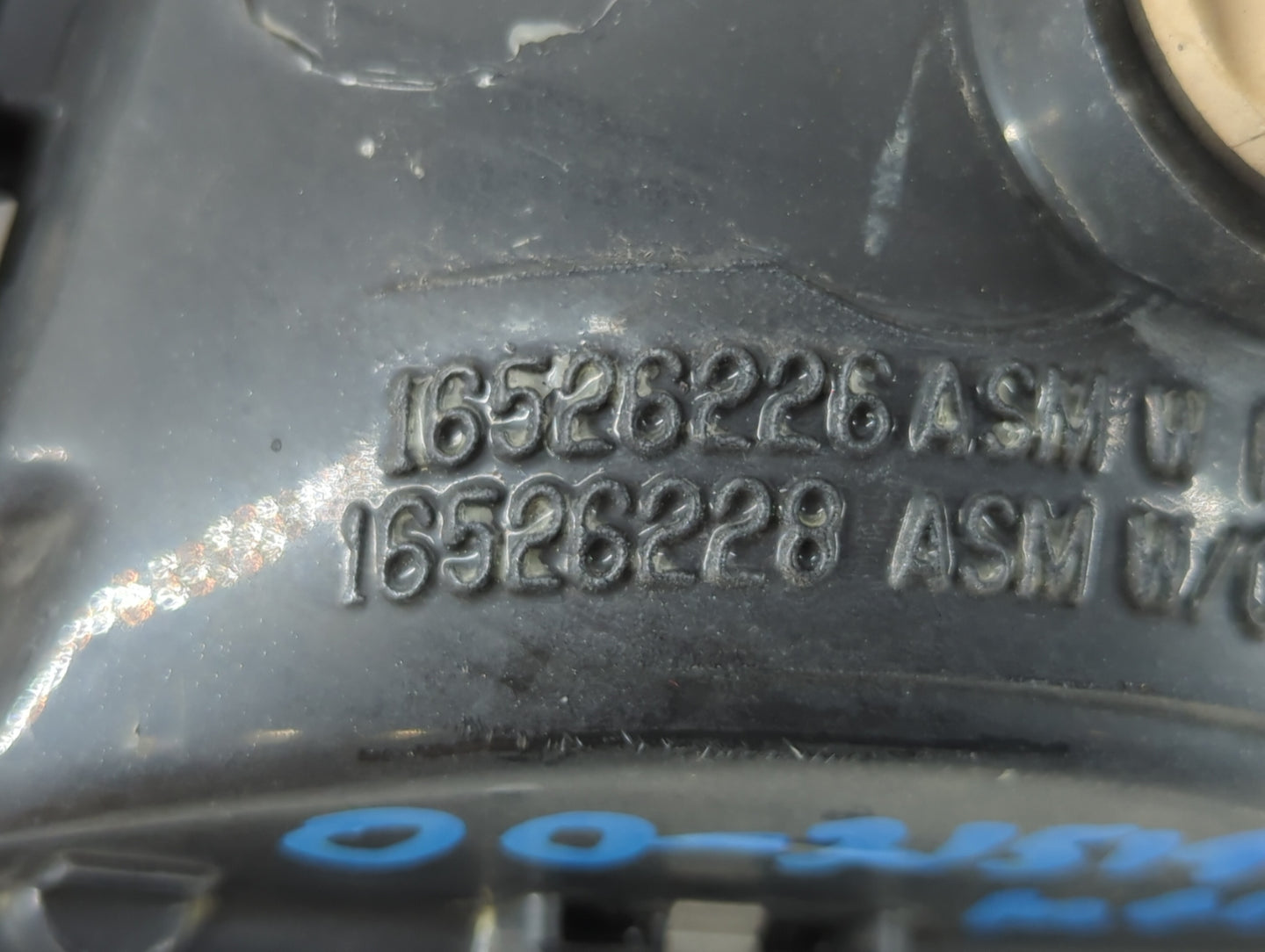 2000 Gmc Envoy Passenger Right Oem Head Light Headlight Lamp - Oemusedautoparts1.com