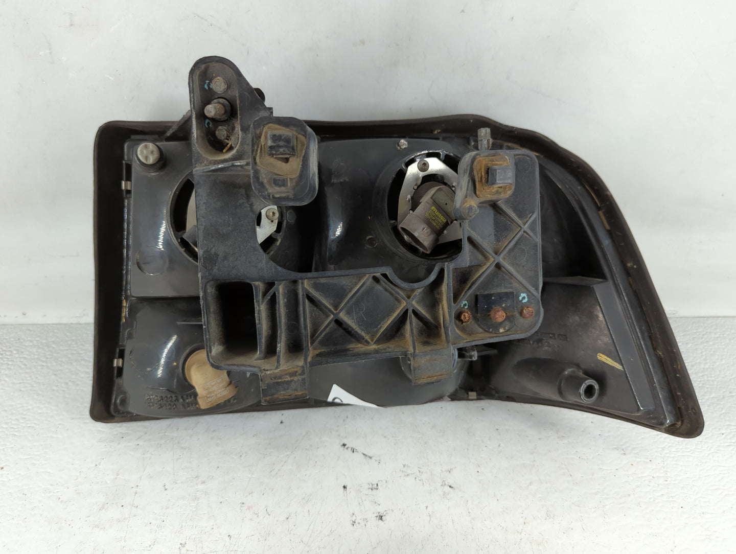 2000 Gmc Envoy Passenger Right Oem Head Light Headlight Lamp - Oemusedautoparts1.com