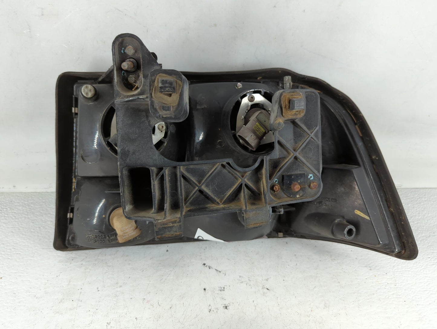 2000 Gmc Envoy Passenger Right Oem Head Light Headlight Lamp - Oemusedautoparts1.com