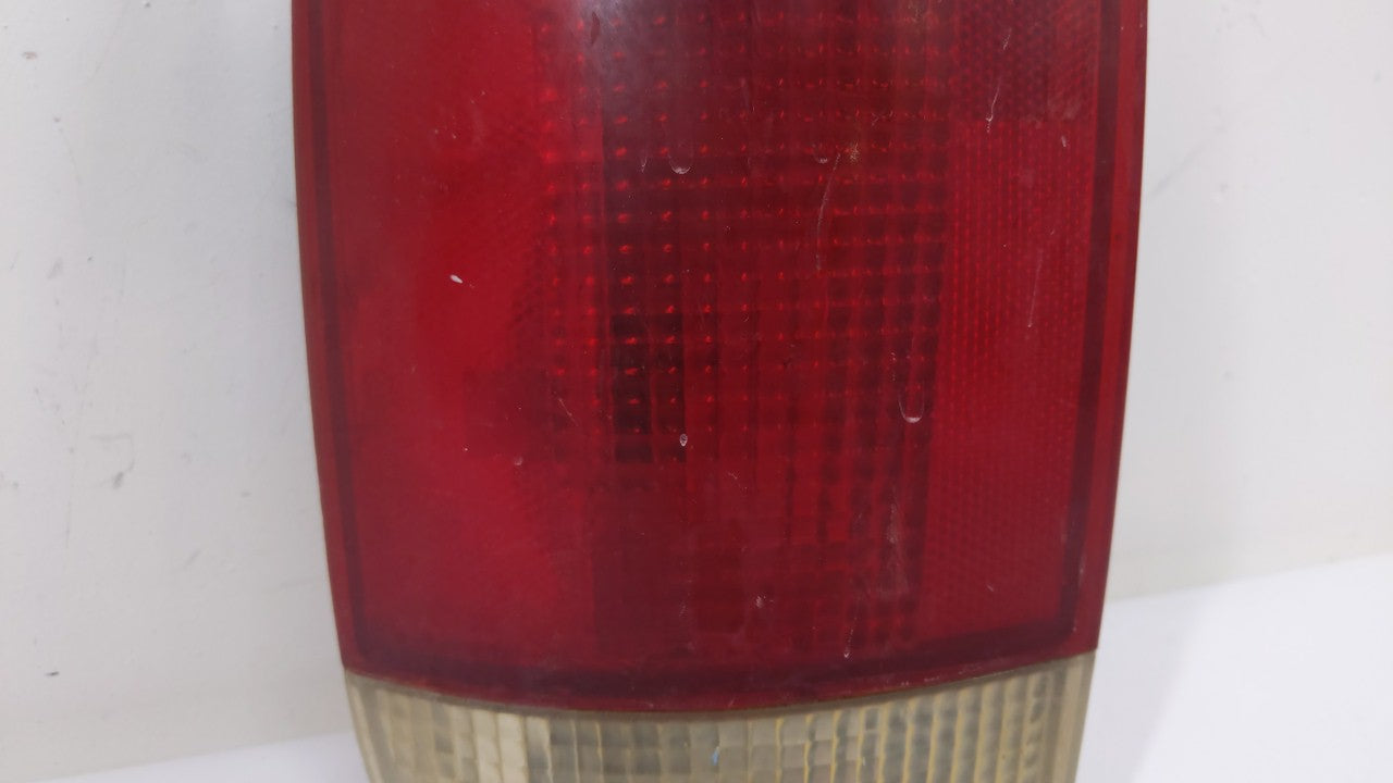 2000 Gmc S15 Tail Light Assembly Driver Left OEM P/N:16516093 16518499 Fits Fits 1995 1996 1997 1998 1999 2001 2002 2003 200