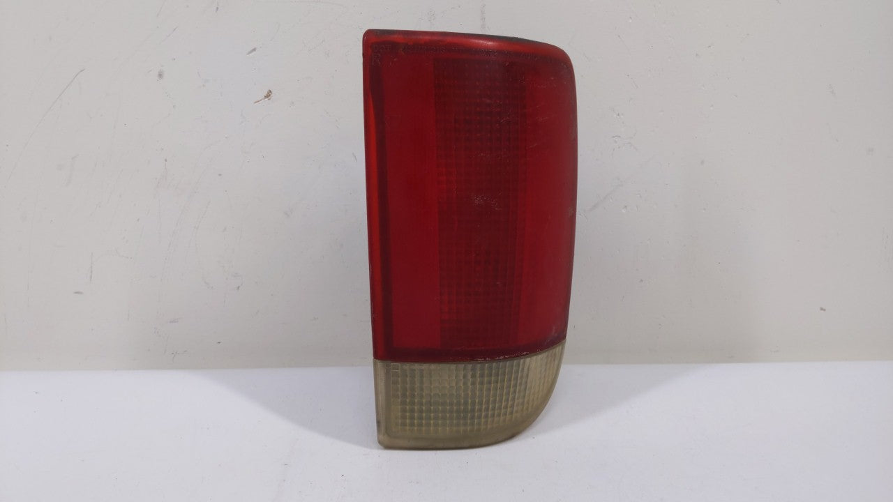 2000 Gmc S15 Tail Light Assembly Passenger Right OEM P/N:15113500 16518500 Fits OEM Used Auto Parts - Oemusedautoparts1.com