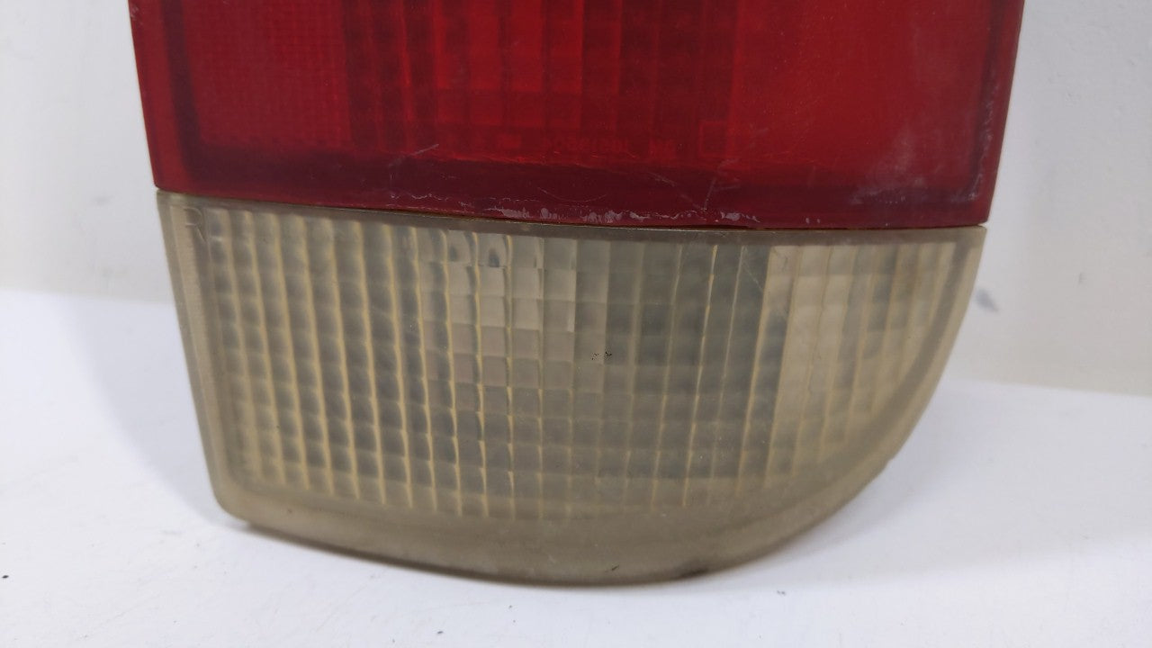 2000 Gmc S15 Tail Light Assembly Passenger Right OEM P/N:15113500 16518500 Fits OEM Used Auto Parts - Oemusedautoparts1.com