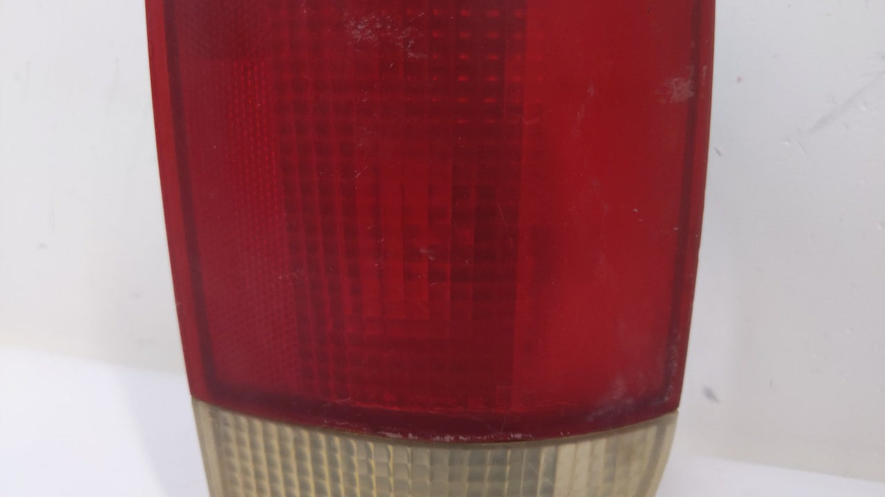 2000 Gmc S15 Tail Light Assembly Passenger Right OEM P/N:15113500 16518500 Fits OEM Used Auto Parts - Oemusedautoparts1.com