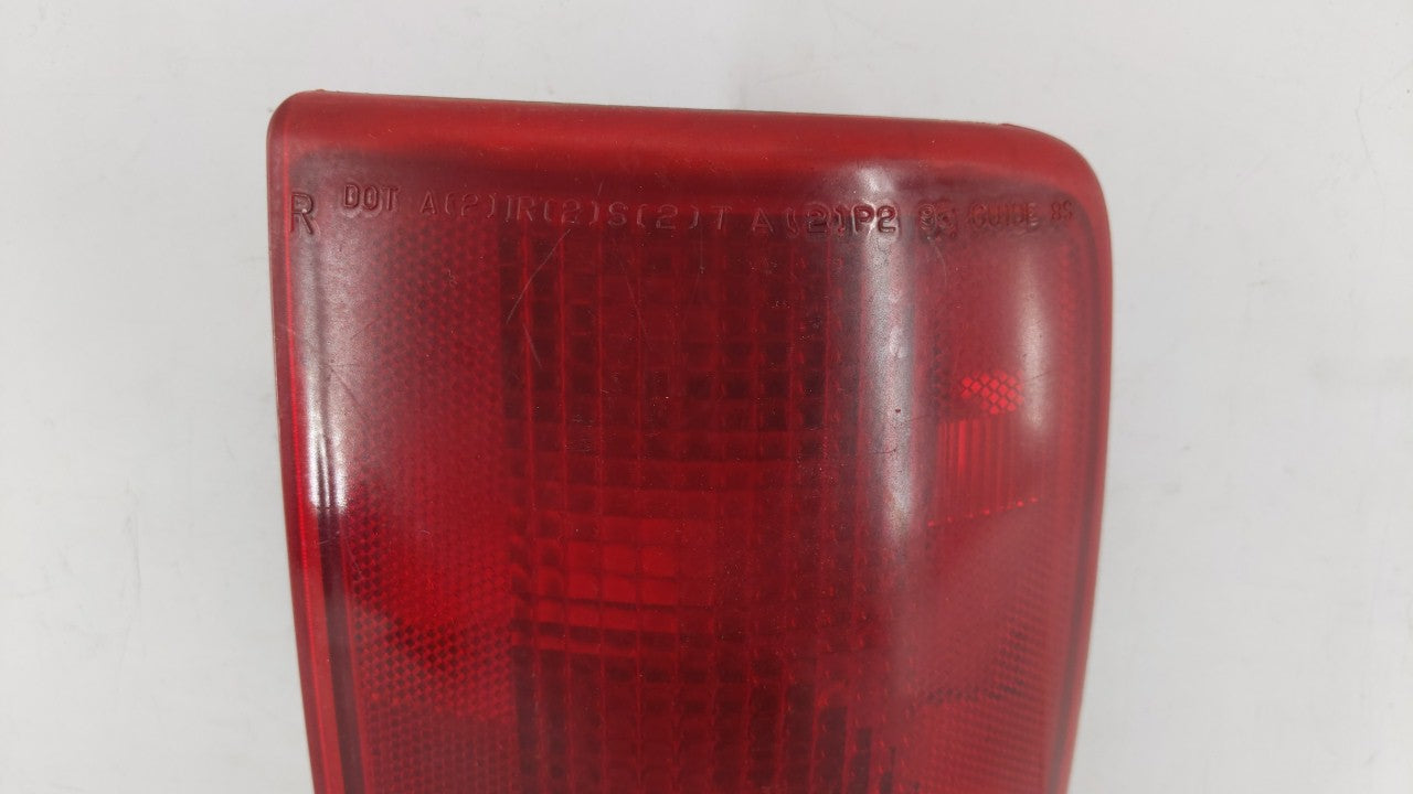2000 Gmc S15 Tail Light Assembly Passenger Right OEM P/N:15113500 16518500 Fits OEM Used Auto Parts - Oemusedautoparts1.com