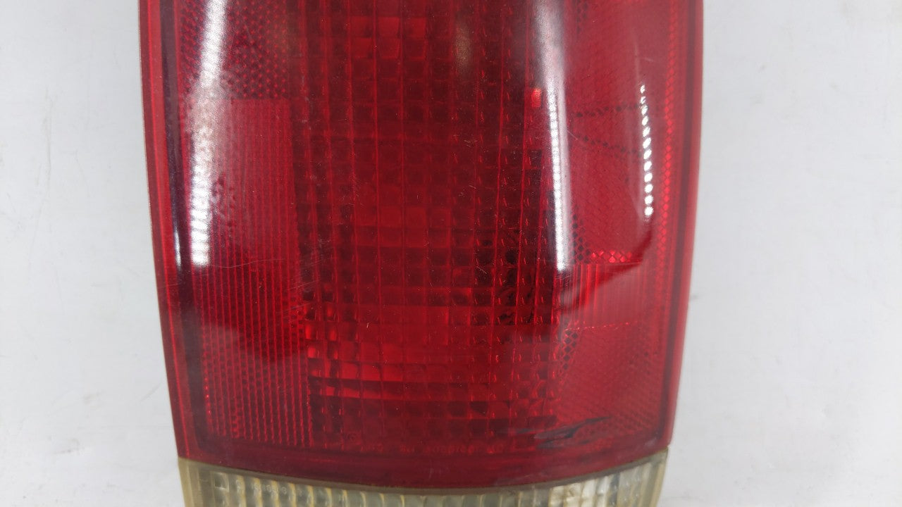 2000 Gmc S15 Tail Light Assembly Passenger Right OEM P/N:15113500 16518500 Fits OEM Used Auto Parts - Oemusedautoparts1.com
