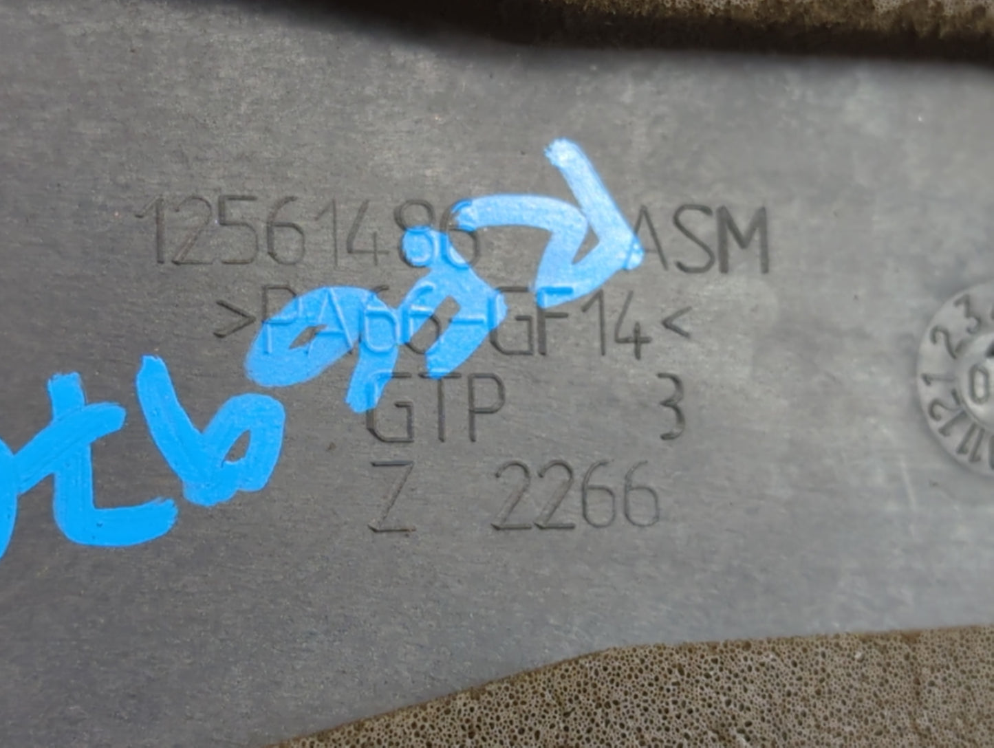 2000 Gmc Sierra 1500 Engine Cover - Oemusedautoparts1.com