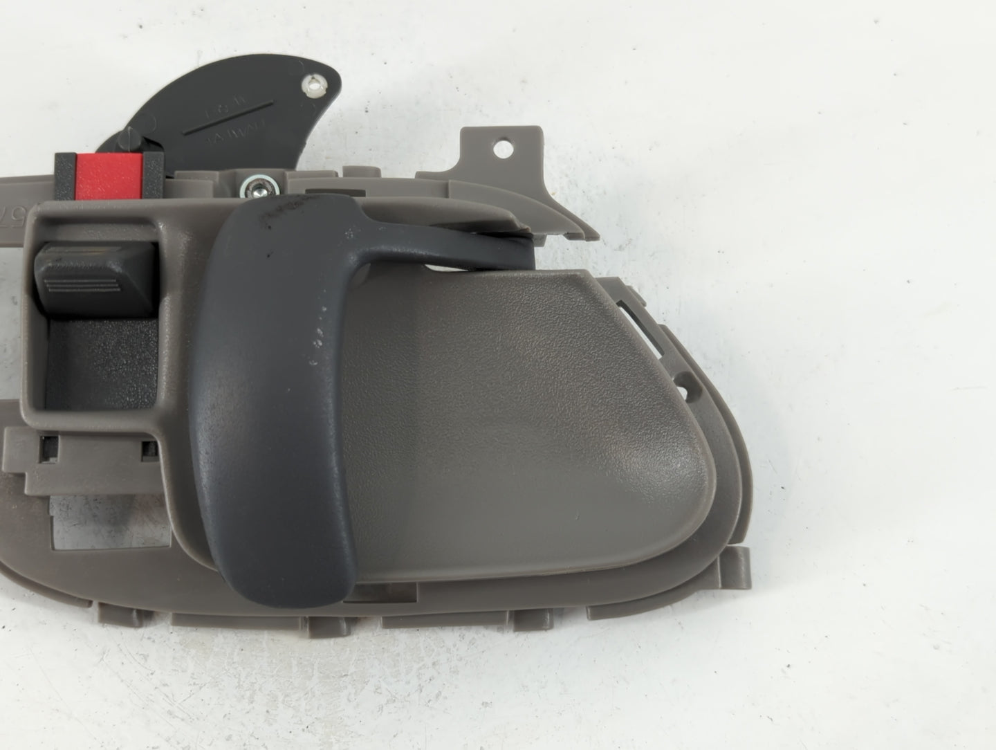2000 Gmc Sierra 1500 Drivers Side Inside Front Door Handle Oem 886844 - Oemusedautoparts1.com