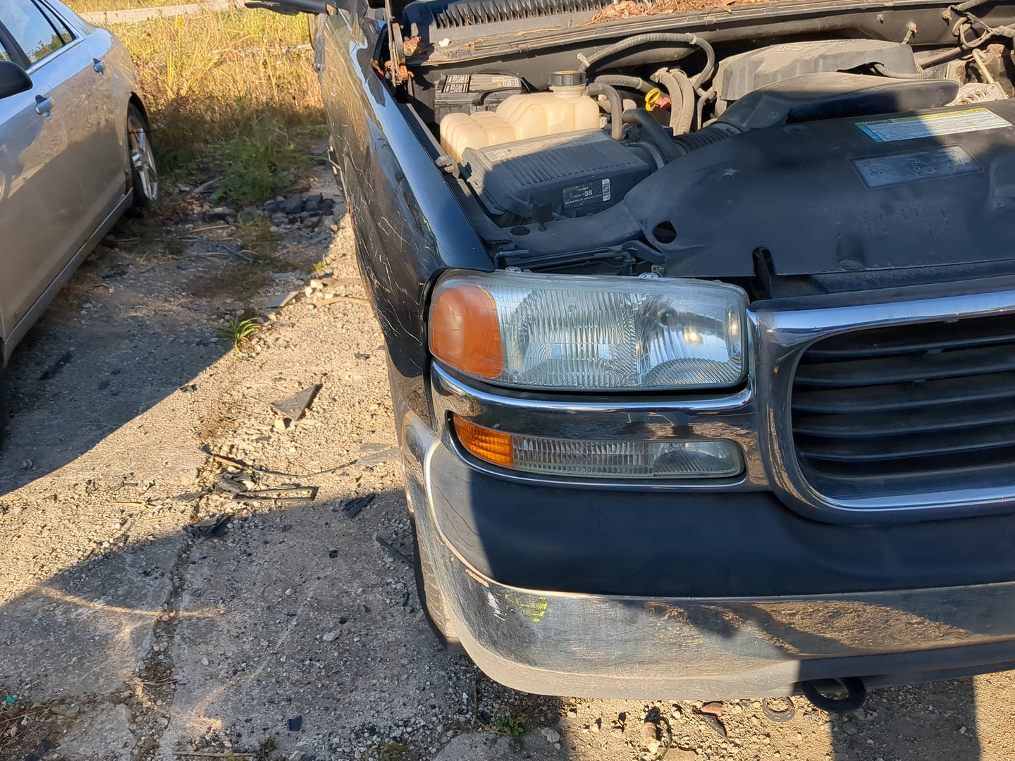 1999-2004 Gmc Sierra 2500 Passenger Right Oem Head Light Headlight Lamp - Oemusedautoparts1.com