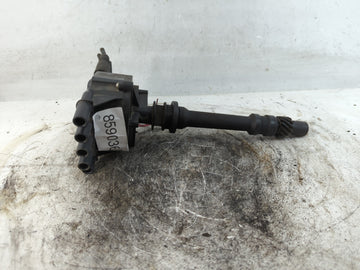 2000 Gmc V2500 Engine Ignition Distributor OEM P/N:1104079 Fits Fits 1996 1997 1998 1999 2001 2002 OEM Used Auto Parts - Oem