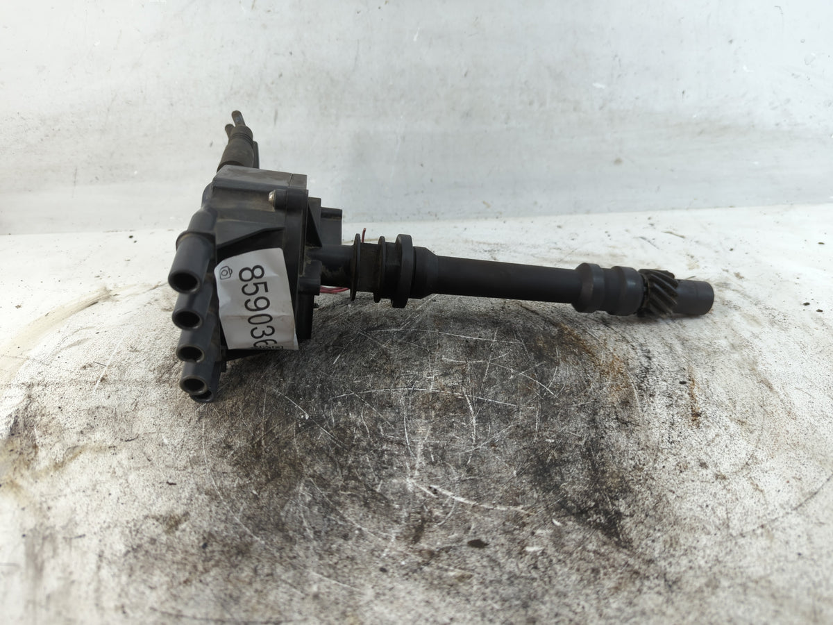 2000 Gmc V2500 Engine Ignition Distributor OEM P/N:1104079 Fits Fits 1996 1997 1998 1999 2001 2002 OEM Used Auto Parts - Oem