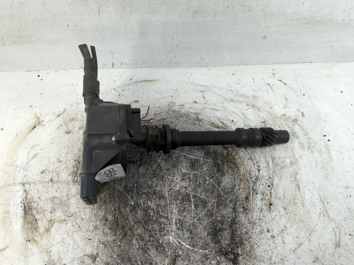 2000 Gmc V2500 Engine Ignition Distributor OEM P/N:1104079 Fits Fits 1996 1997 1998 1999 2001 2002 OEM Used Auto Parts - Oem