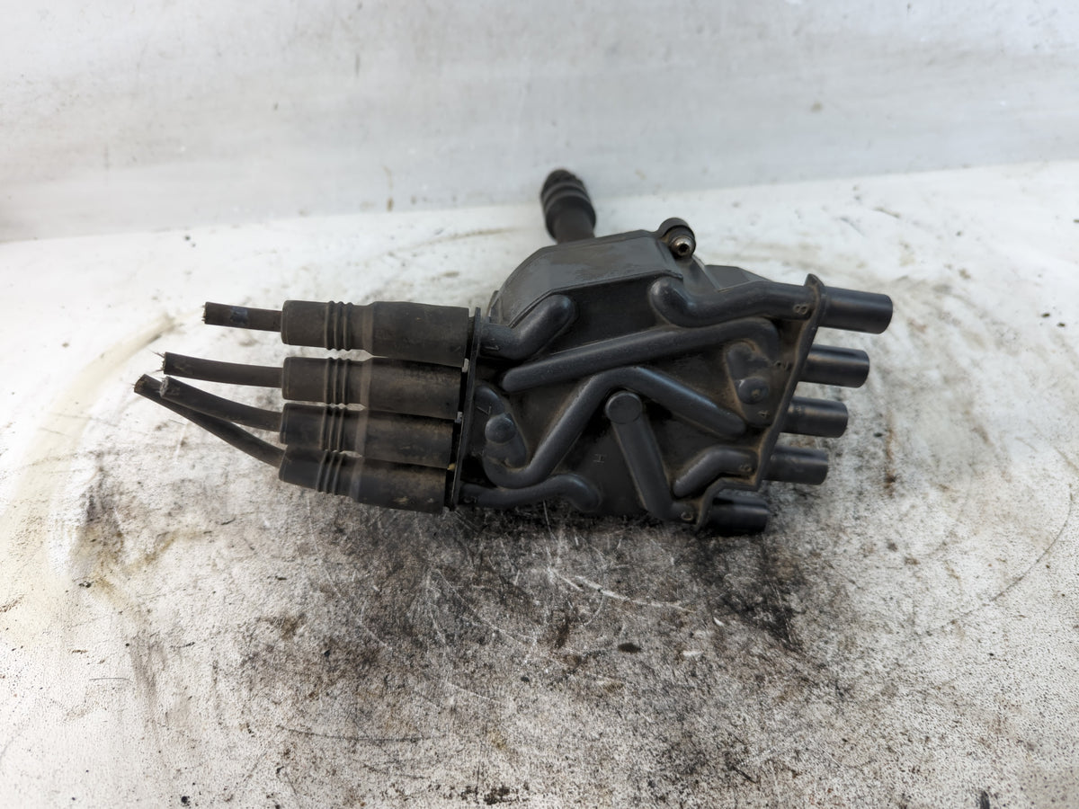 2000 Gmc V2500 Engine Ignition Distributor OEM P/N:1104079 Fits Fits 1996 1997 1998 1999 2001 2002 OEM Used Auto Parts - Oem