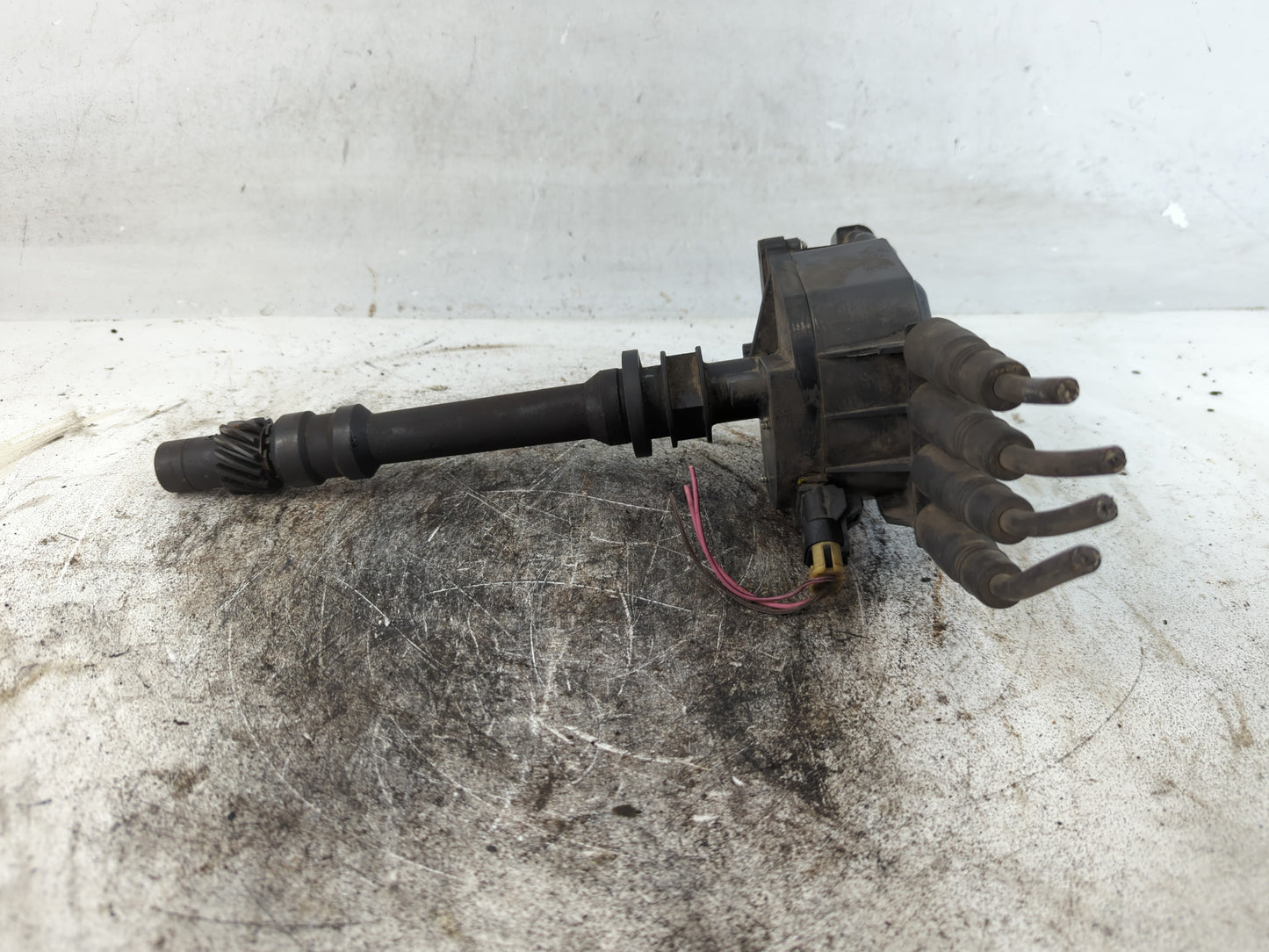 2000 Gmc V2500 Engine Ignition Distributor OEM P/N:1104079 Fits Fits 1996 1997 1998 1999 2001 2002 OEM Used Auto Parts - Oem