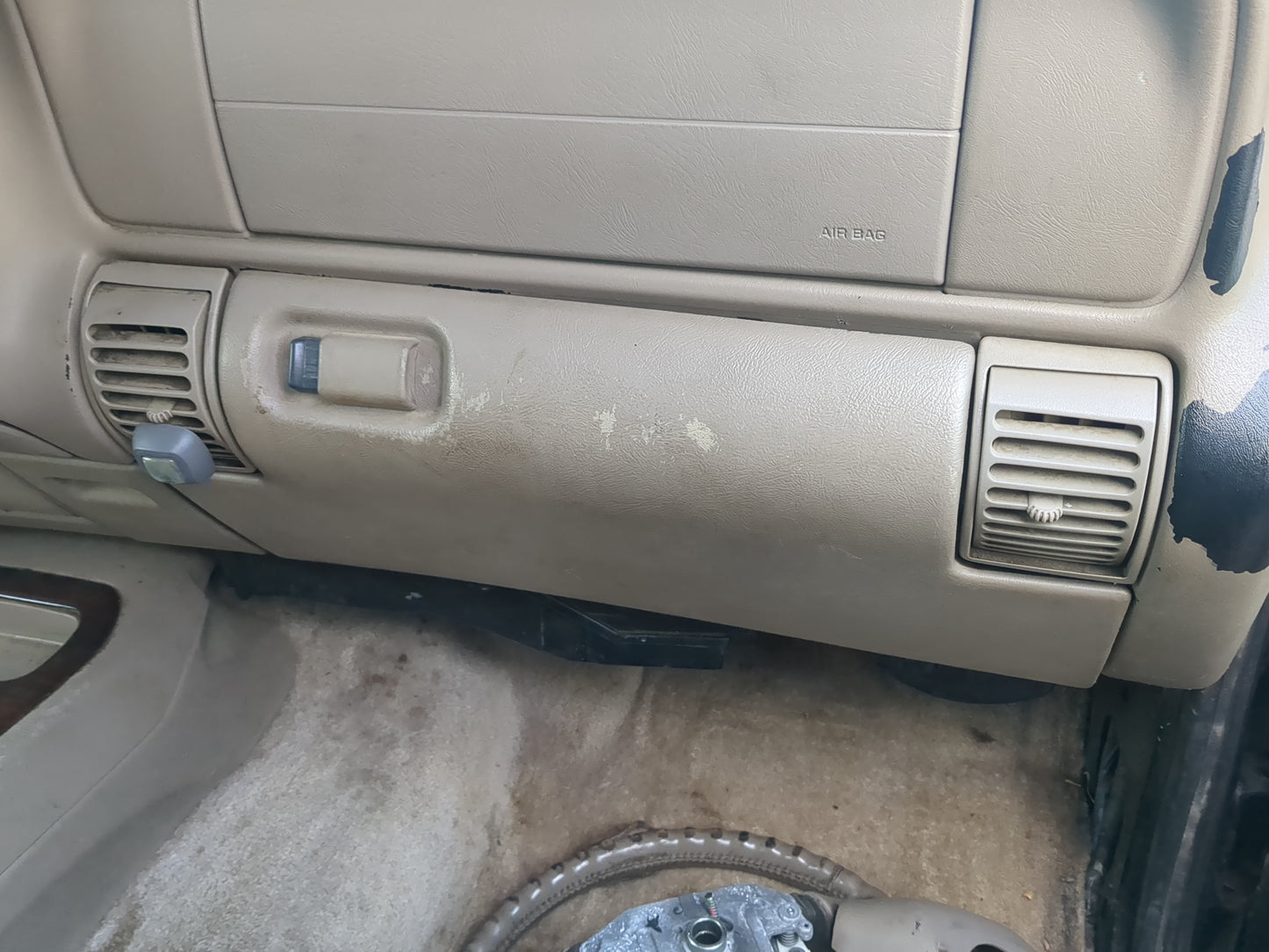 2000 Gmc Yukon Passenger Glove Box Door Storage Compartment - Oemusedautoparts1.com