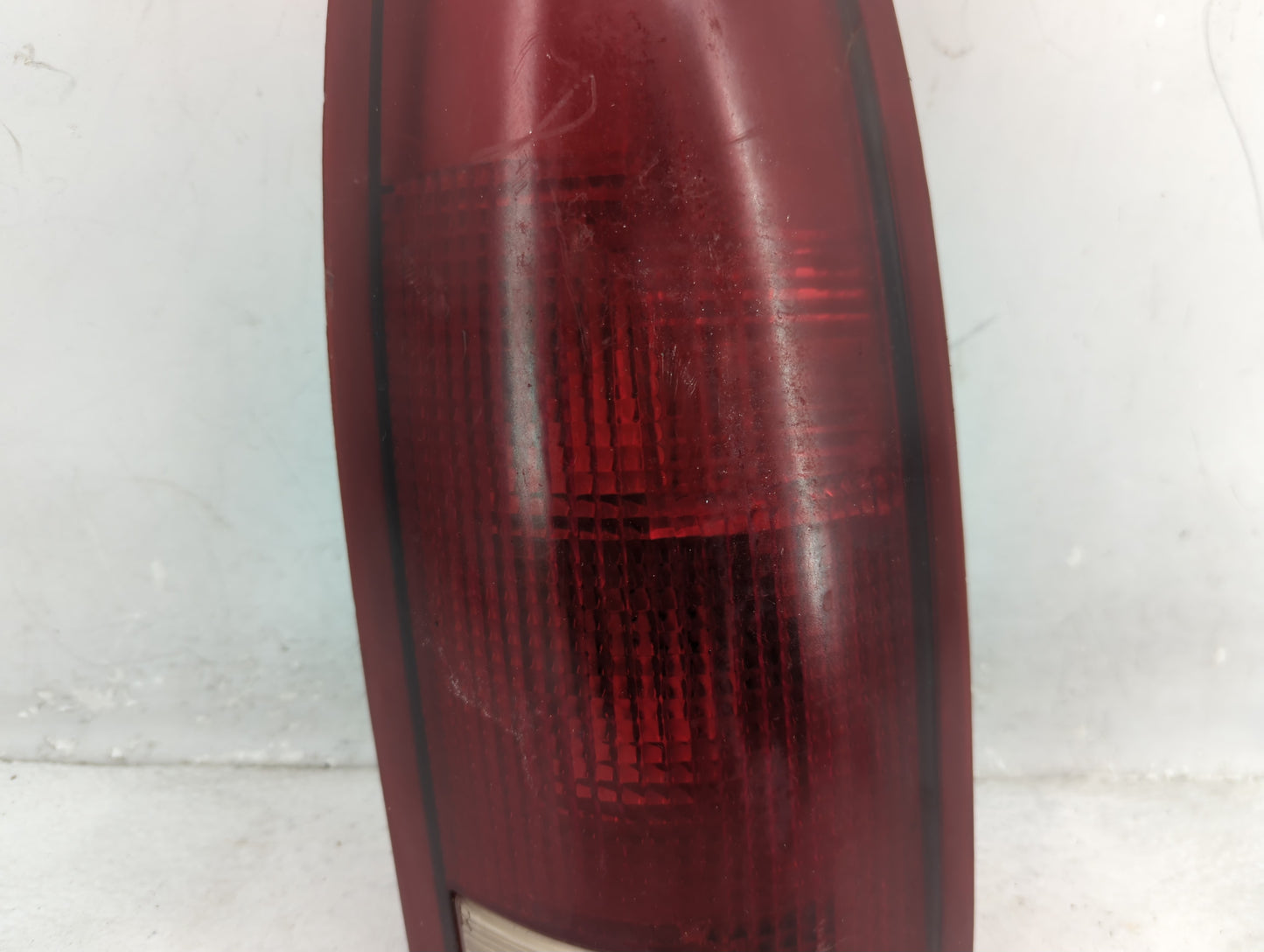 1992-2000 Gmc Yukon Tail Light Assembly Passenger Right OEM P/N:16506350 Fits Fits 1992 1993 1994 1995 1996 1997 1998 1999 2