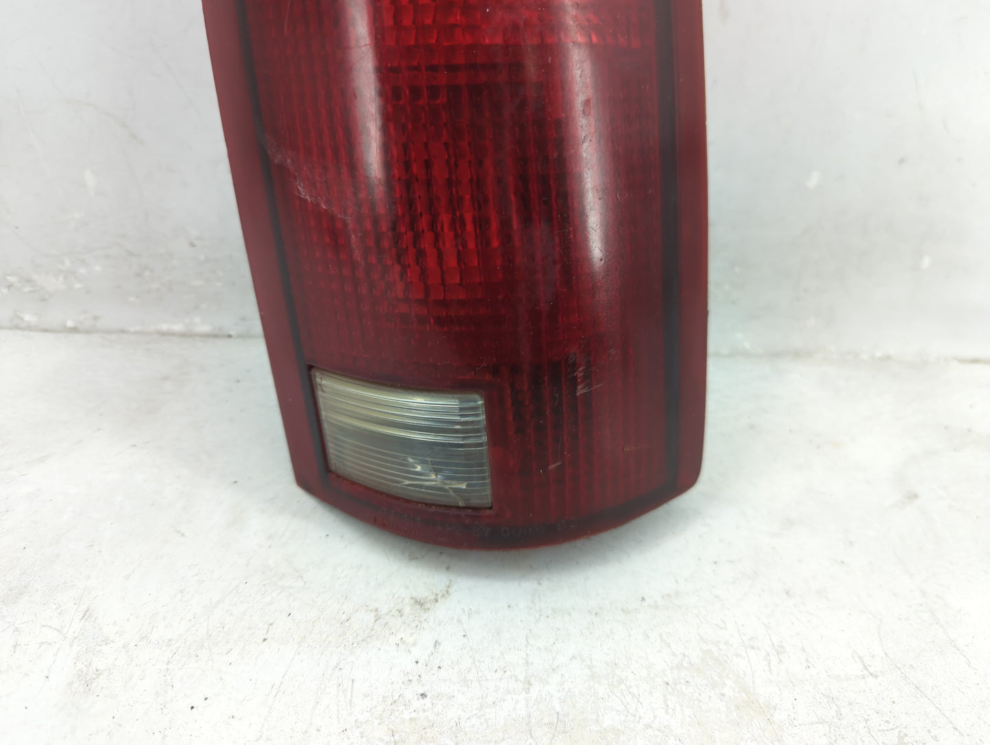 1992-2000 Gmc Yukon Tail Light Assembly Passenger Right OEM P/N:16506350 Fits Fits 1992 1993 1994 1995 1996 1997 1998 1999 2