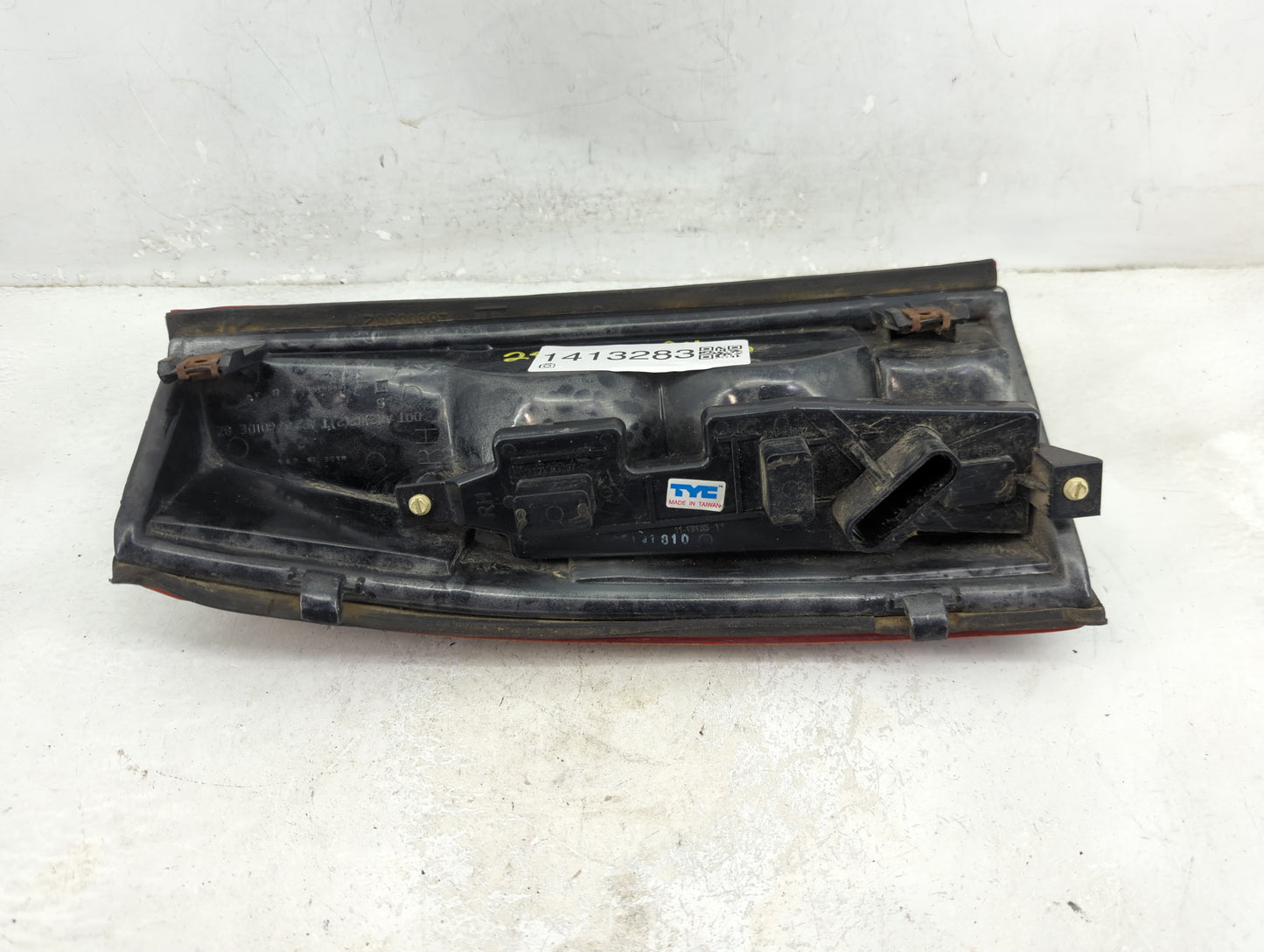 1992-2000 Gmc Yukon Tail Light Assembly Passenger Right OEM P/N:16506350 Fits Fits 1992 1993 1994 1995 1996 1997 1998 1999 2