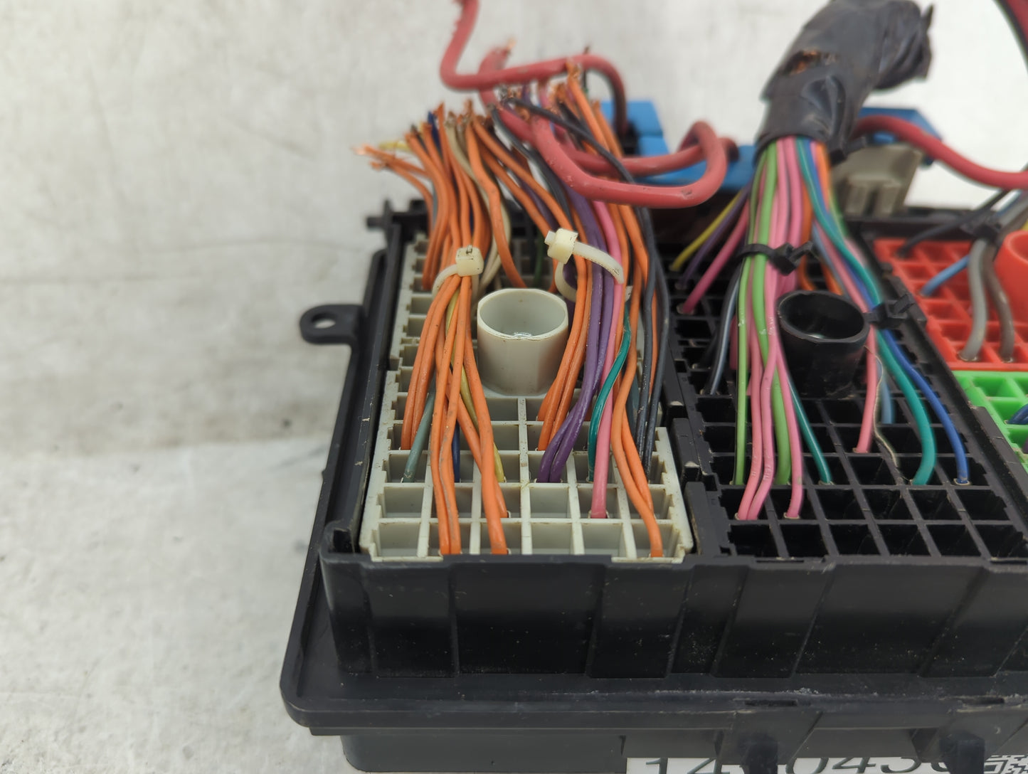2000-2002 Gmc Yukon Xl Fusebox Fuse Box Panel Relay Module Fits Fits 2000 2001 2002 OEM Used Auto Parts - Oemusedautoparts1.