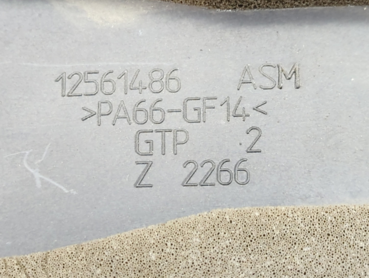 2000 Gmc Yukon Xl Engine Cover - Oemusedautoparts1.com