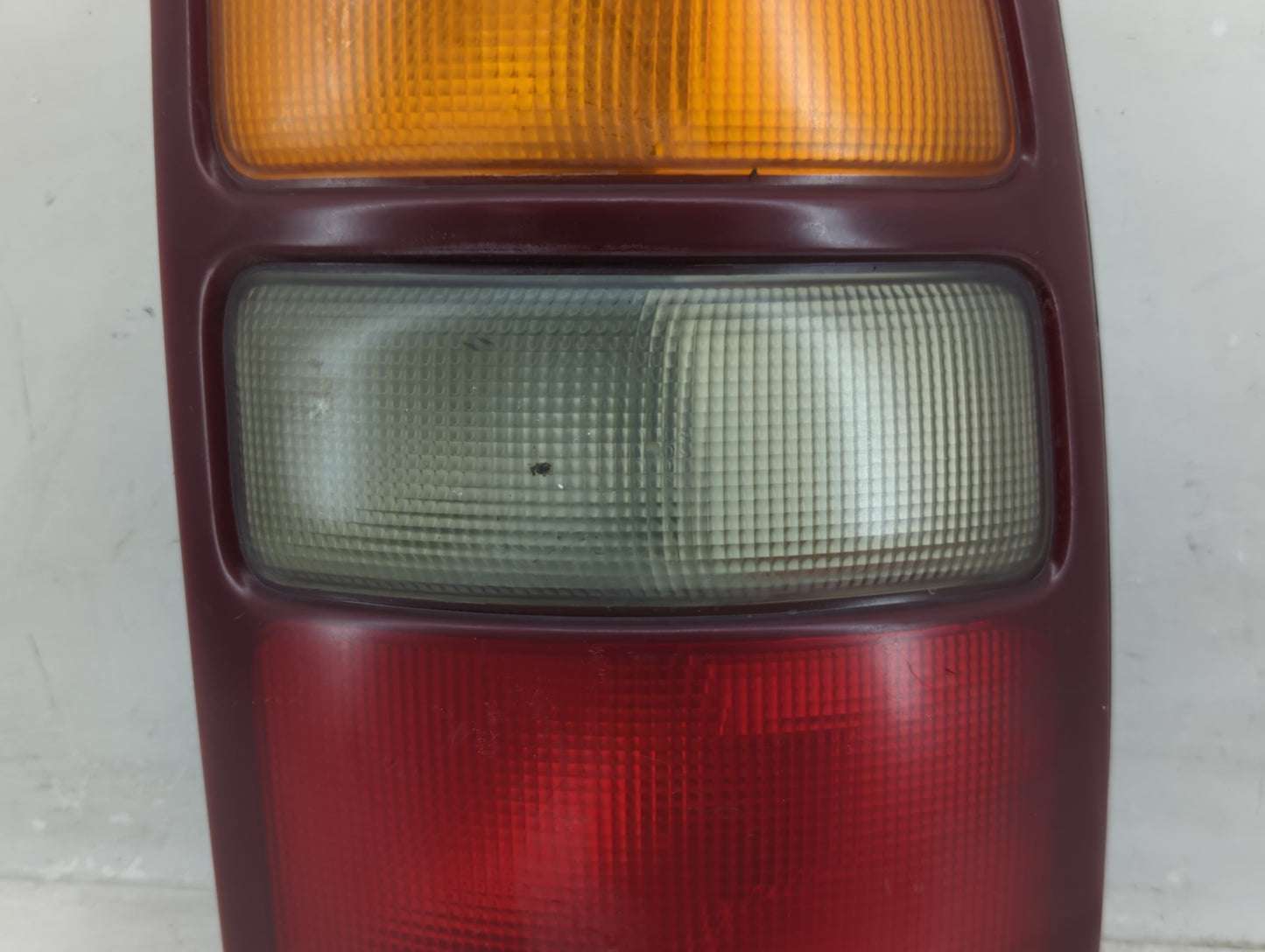 2000-2003 Gmc Yukon Xl 1500 Tail Light Assembly Passenger Right OEM P/N:16525376 Fits Fits 2000 2001 2002 2003 OEM Used Auto
