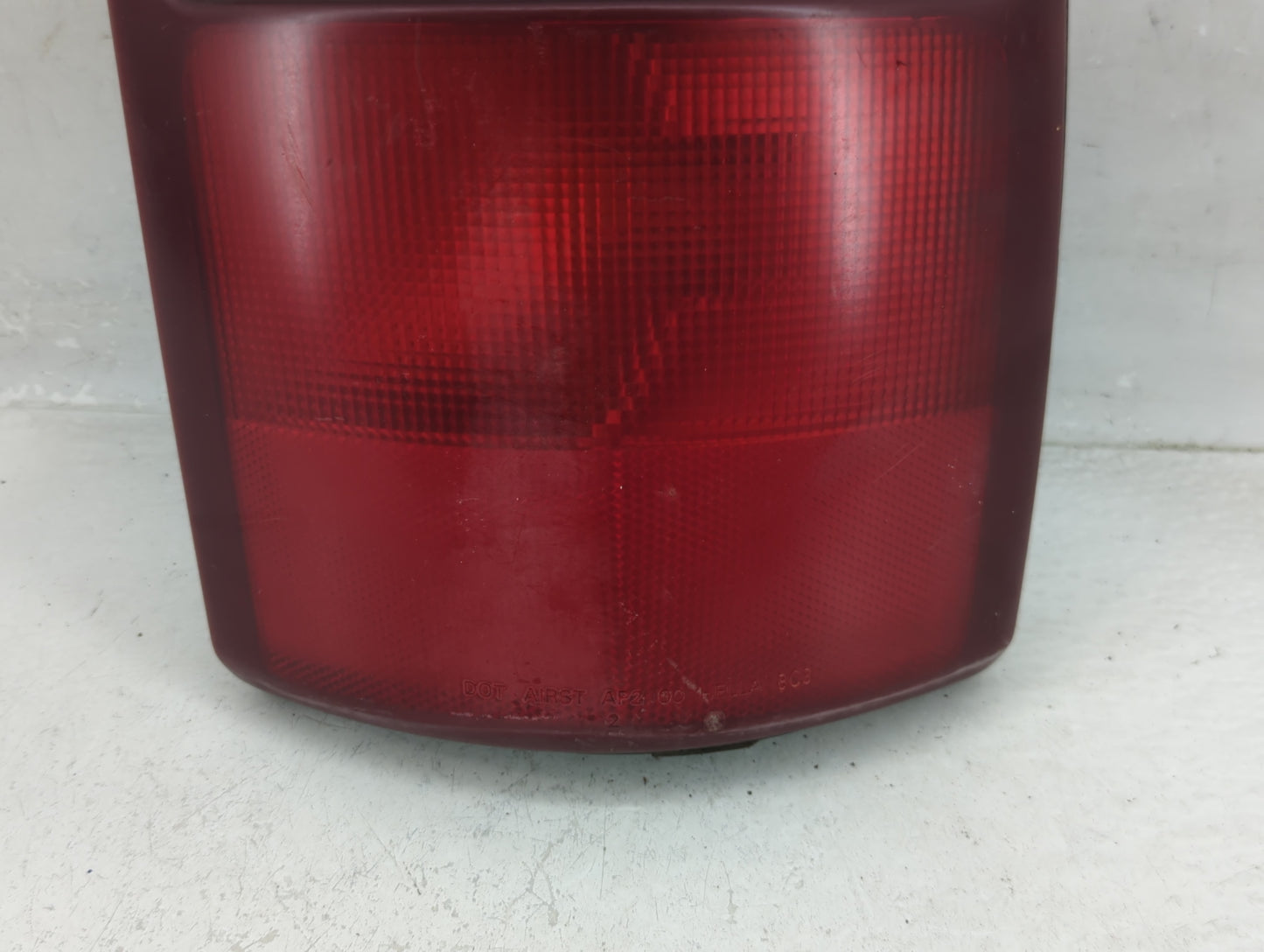 2000-2003 Gmc Yukon Xl 1500 Tail Light Assembly Passenger Right OEM P/N:16525376 Fits Fits 2000 2001 2002 2003 OEM Used Auto