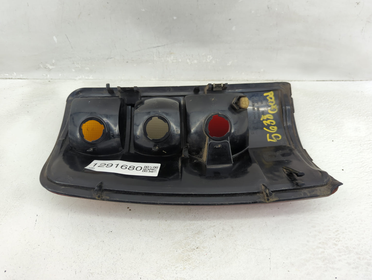 2000-2003 Gmc Yukon Xl 1500 Tail Light Assembly Passenger Right OEM P/N:16525376 Fits Fits 2000 2001 2002 2003 OEM Used Auto