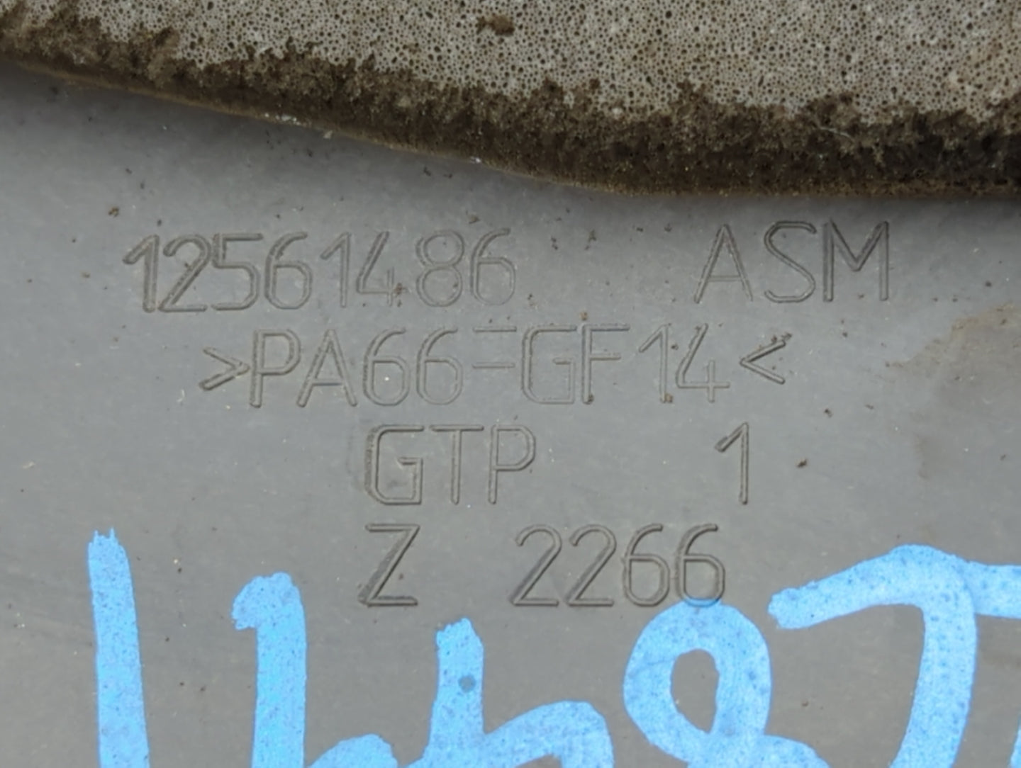 2000 Gmc Yukon Xl 1500 Engine Cover - Oemusedautoparts1.com