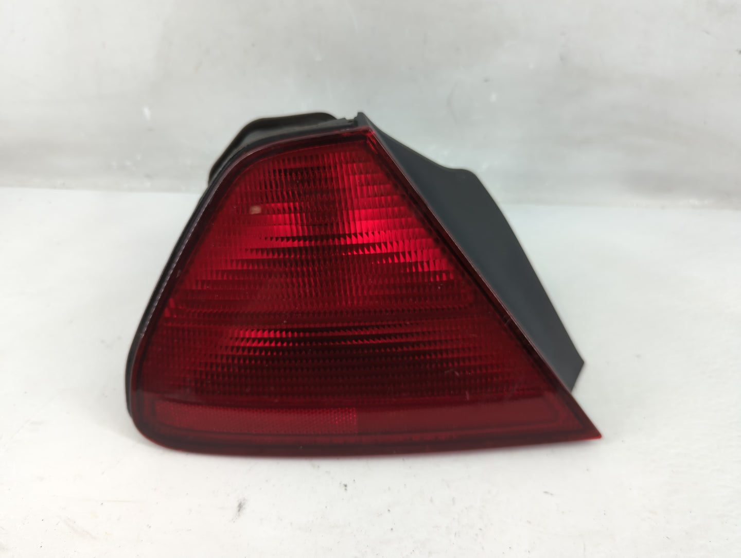 1998-2002 Honda Accord Tail Light Assembly Driver Left OEM P/N:2VA 938 864 Fits Fits 1998 1999 2000 2001 2002 OEM Used Auto 