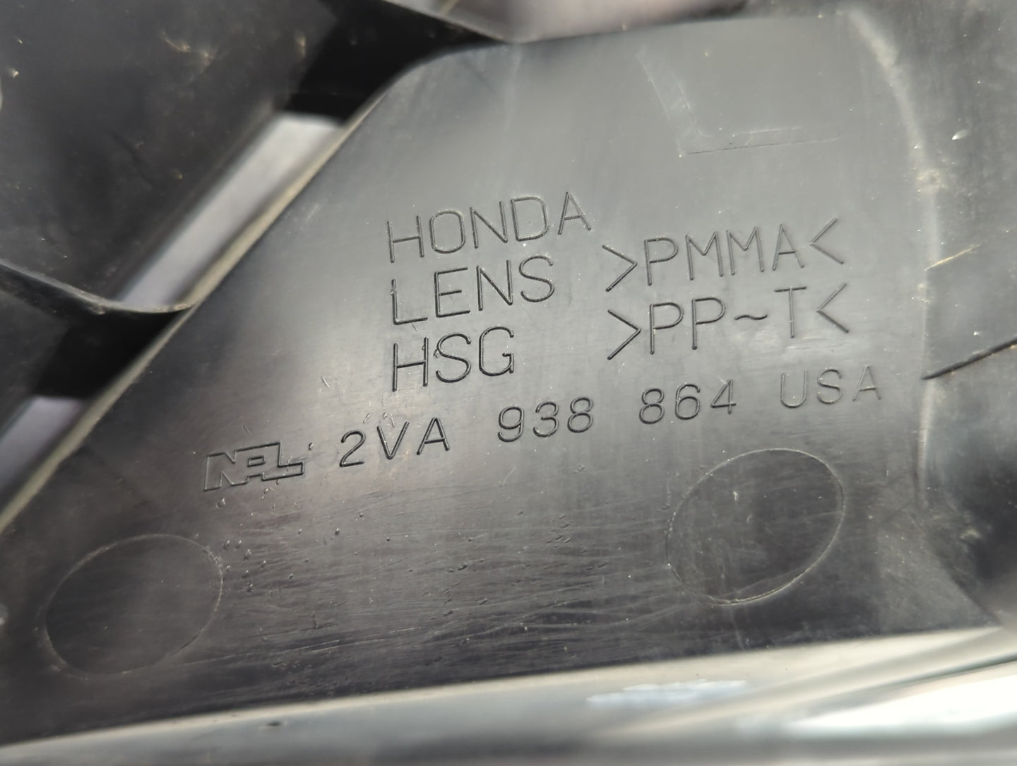1998-2002 Honda Accord Tail Light Assembly Passenger Right OEM P/N:2VA 938 864 Fits Fits 1998 1999 2000 2001 2002 OEM Used A