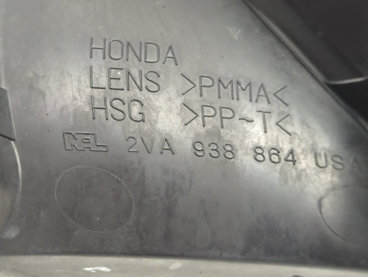1998-2002 Honda Accord Tail Light Assembly Passenger Right OEM P/N:2VA 938 864 Fits Fits 1998 1999 2000 2001 2002 OEM Used A