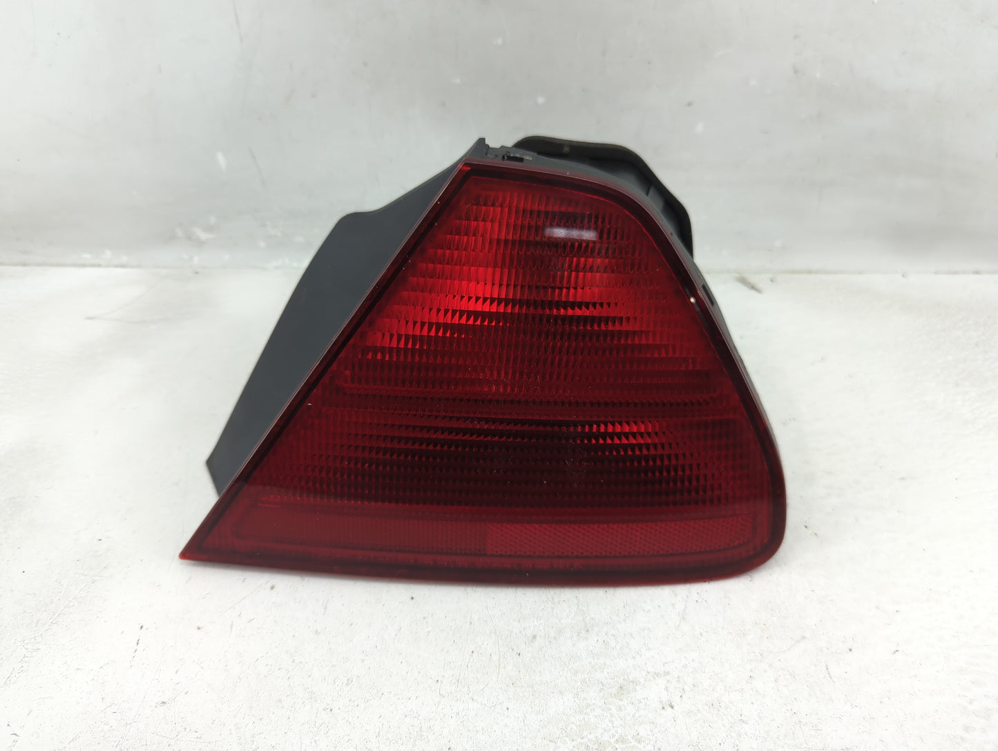 1998-2002 Honda Accord Tail Light Assembly Passenger Right OEM P/N:2VA 938 864 Fits Fits 1998 1999 2000 2001 2002 OEM Used A