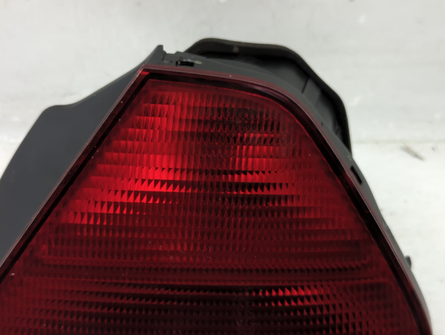 1998-2002 Honda Accord Tail Light Assembly Passenger Right OEM P/N:2VA 938 864 Fits Fits 1998 1999 2000 2001 2002 OEM Used A