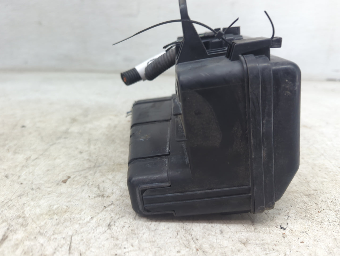 2000 Honda Accord Fusebox Fuse Box Panel Relay Module P/N:SB4-A3 Fits OEM Used Auto Parts - Oemusedautoparts1.com