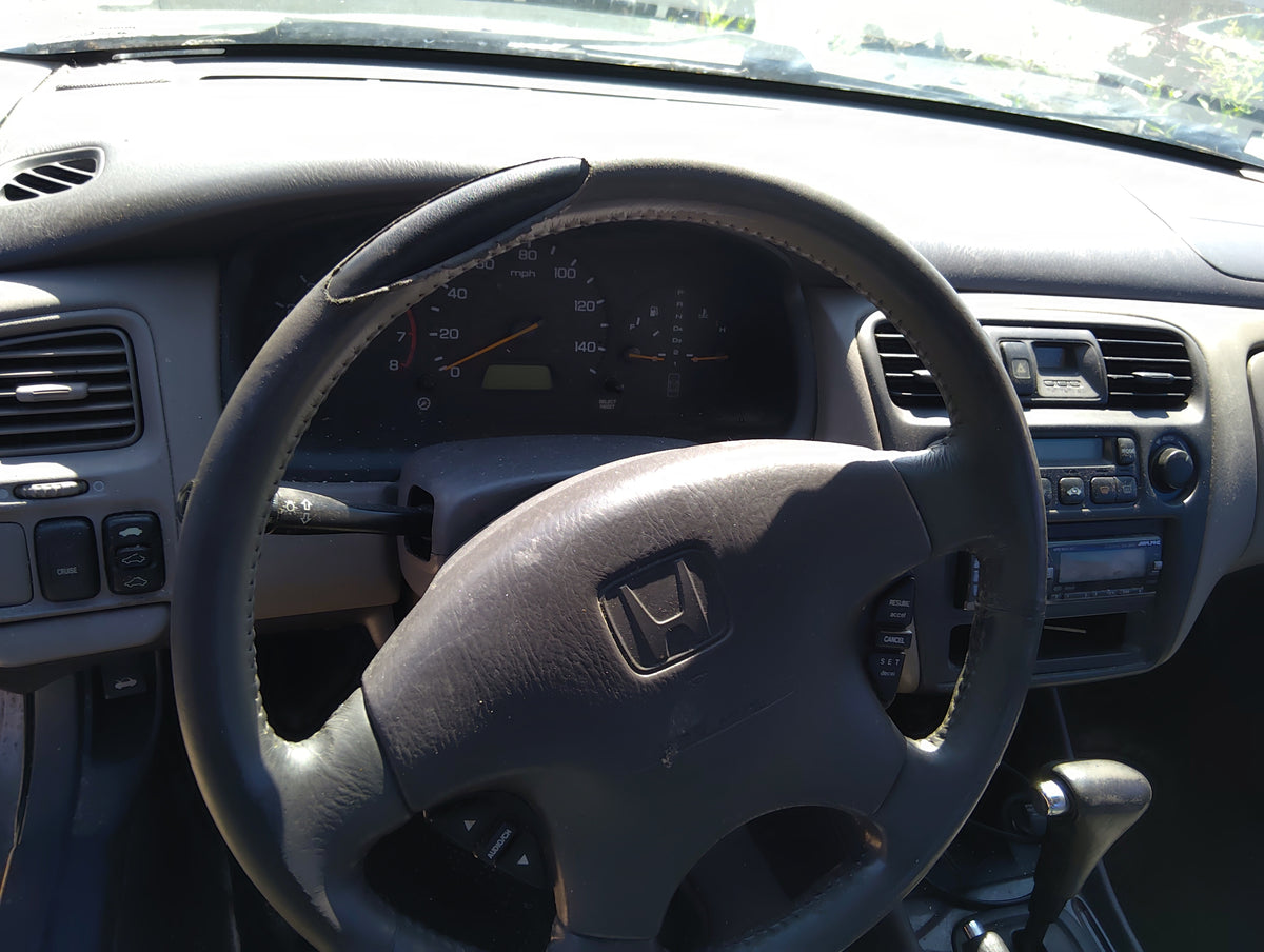 2000-2002 Honda Accord Instrument Cluster Speedometer Gauges Miles:225K Fits Fits 2000 2001 2002 OEM Used Auto Parts - Oemus