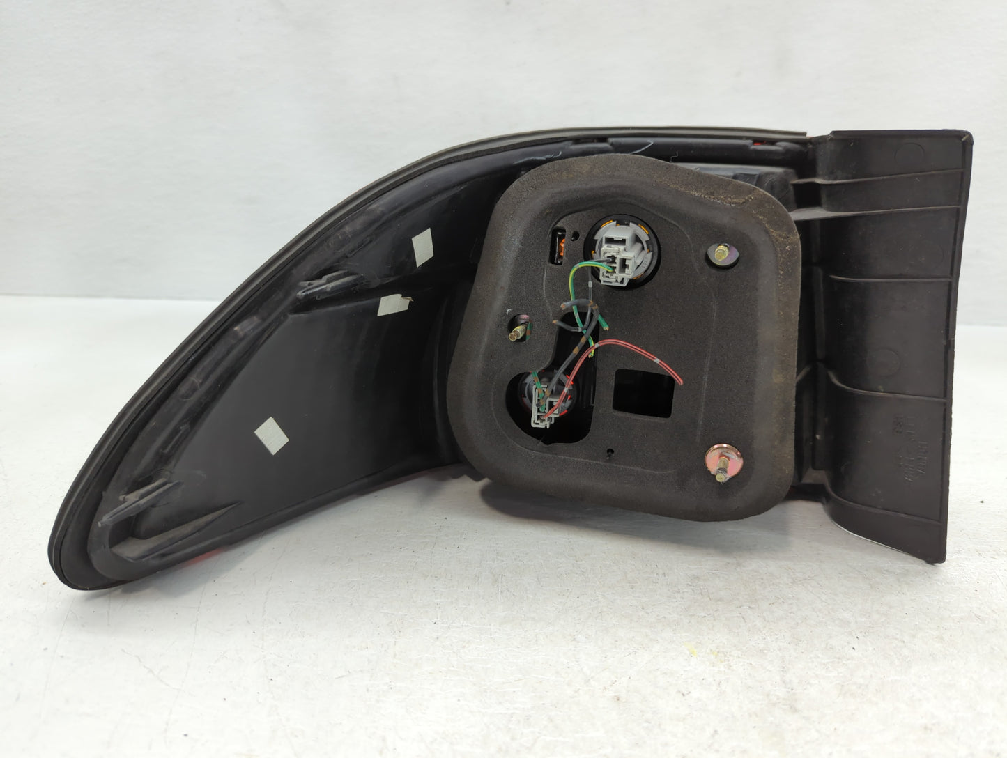 1998-2000 Honda Accord Tail Light Assembly Passenger Right OEM P/N:2VA 938 864 Fits Fits 1998 1999 2000 OEM Used Auto Parts 