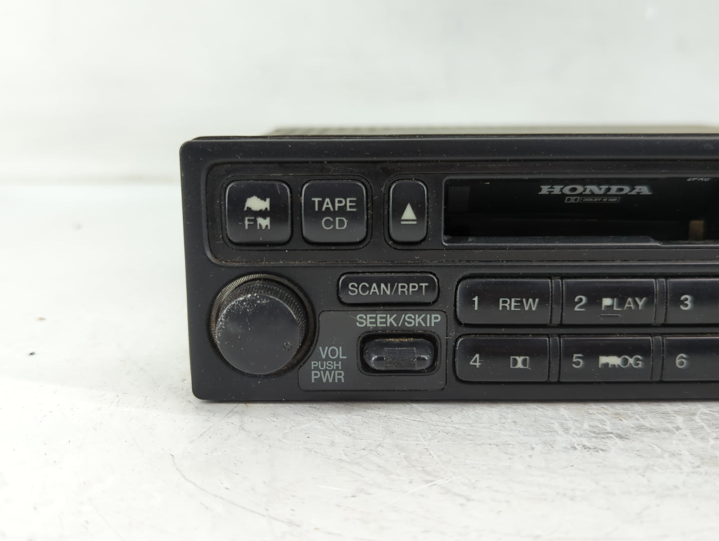 1998-2002 Honda Accord Radio AM FM Cd Player Receiver Replacement P/N:F91197303C 39100-S84-A020-M1 Fits OEM Used Auto Parts 