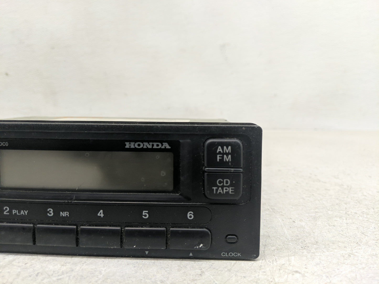 1999-2000 Honda Civic Radio AM FM Cd Player Receiver Replacement P/N:39100-S01-A210-M1 Fits Fits 1999 2000 OEM Used Auto Par