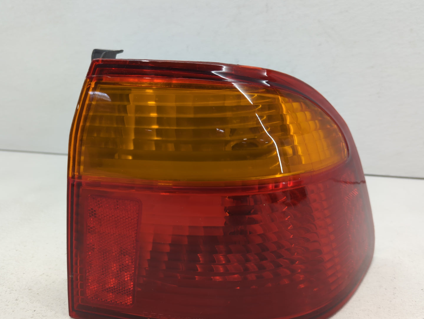 1999-2000 Honda Civic Tail Light Assembly Driver Left OEM P/N:08-317-1927R Fits Fits 1999 2000 OEM Used Auto Parts - Oemused