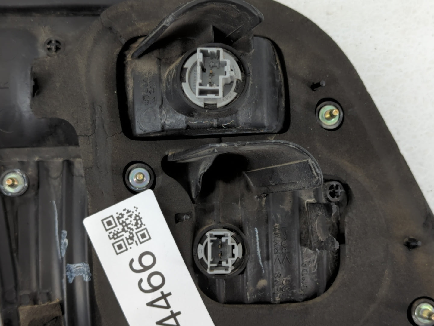 1999-2000 Honda Civic Tail Light Assembly Passenger Right OEM Fits Fits 1999 2000 OEM Used Auto Parts - Oemusedautoparts1.co